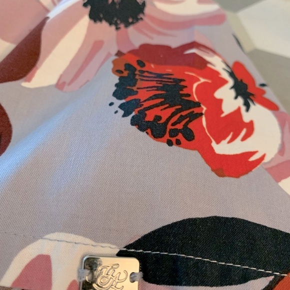 Inspire confidence with Grey’s anatomy vibrant nursing top M - Picture 6 of 8